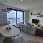 Uitzicht Luxe Met Ruim Terras Zwembad&gym Oostende